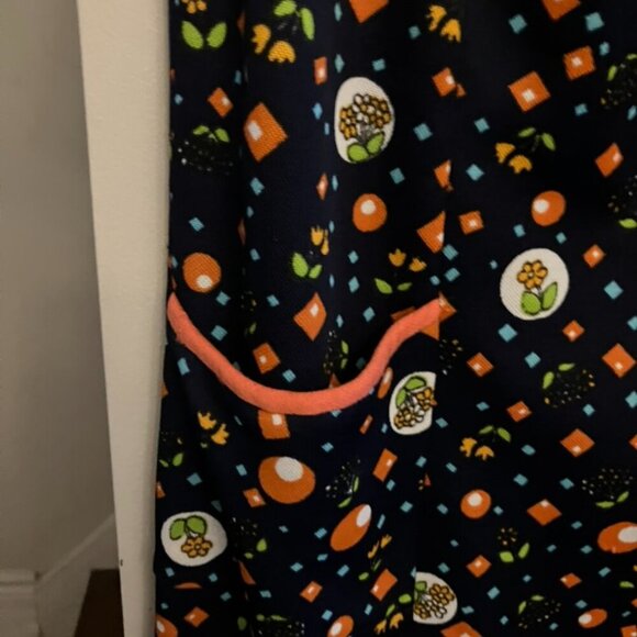 Vintage Fun Poly Print - Picture 5 of 8